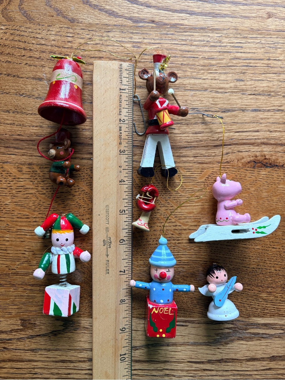 VTG 90’s set of 7 Wooden Christmas Ornament Set - Assorted Colors and sizes - Picture 8 of 16